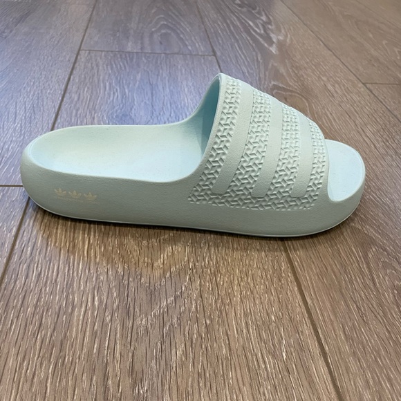 Size 8 Adidas Adilette Ayoon slides new without box - Picture 9 of 9